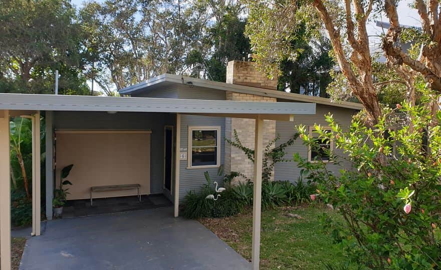 Retro beach house 
