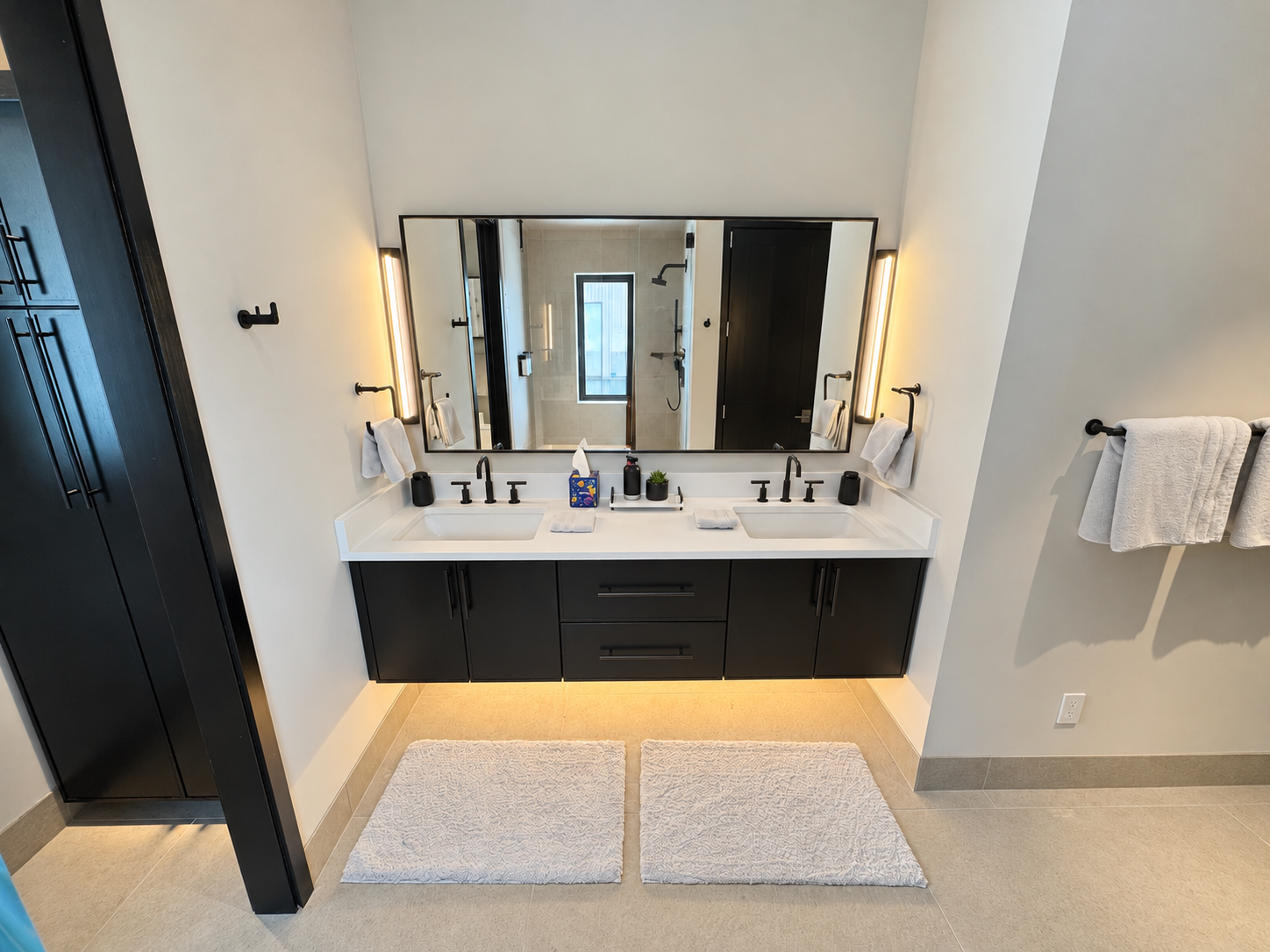 Double vanity in the second bedroom en suite.