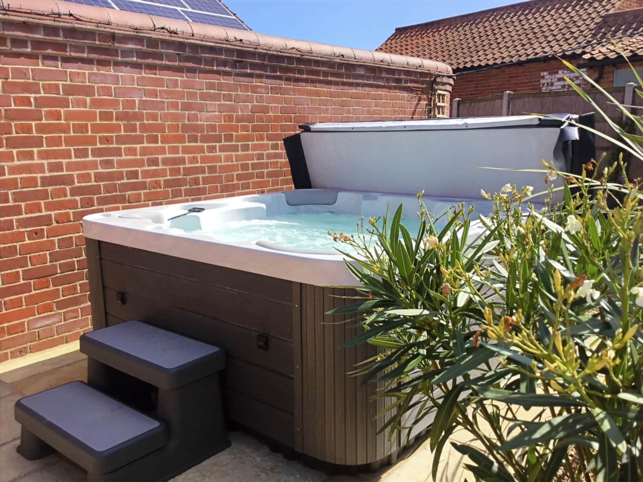 Hot Tub - Old Dairy & Little Bengate
