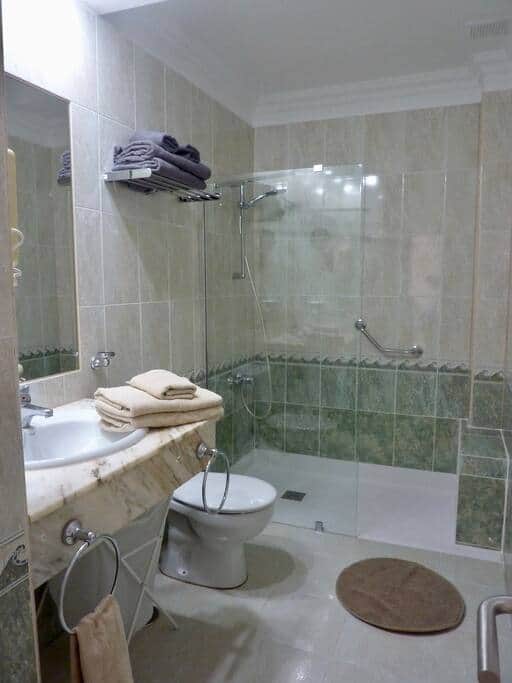baño con ducha