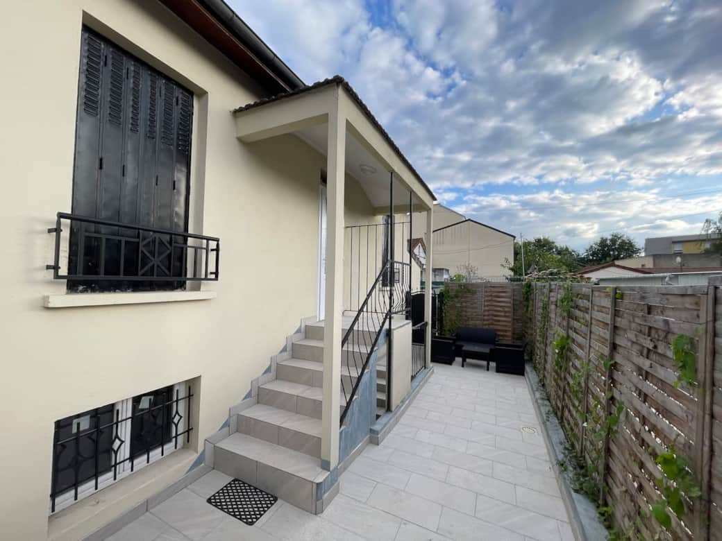 Cour de la maison Cour de la maison