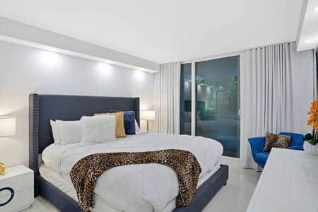 2nd master bedroom suite, private bathroom, king bed, patio access, Roku streaming tv