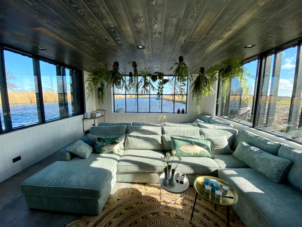 Gorgeous lounge area Gorgeous lounge area