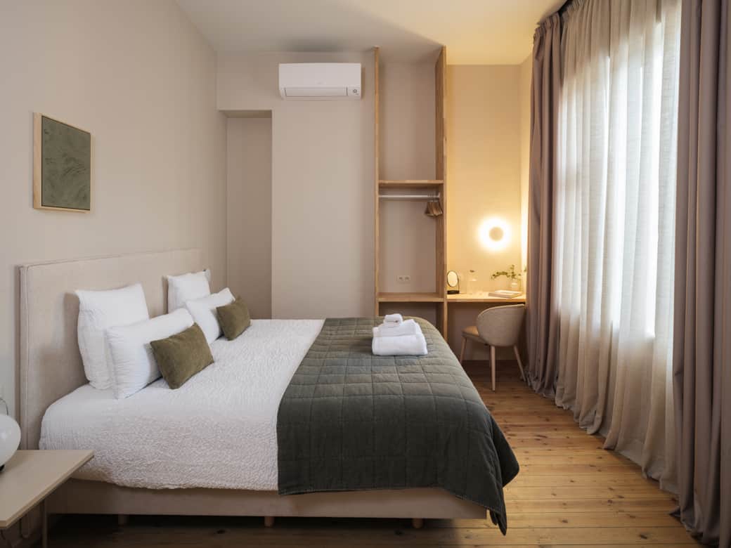 ROOM LO BRISE