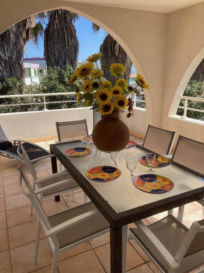 Terrasse avec mobilier