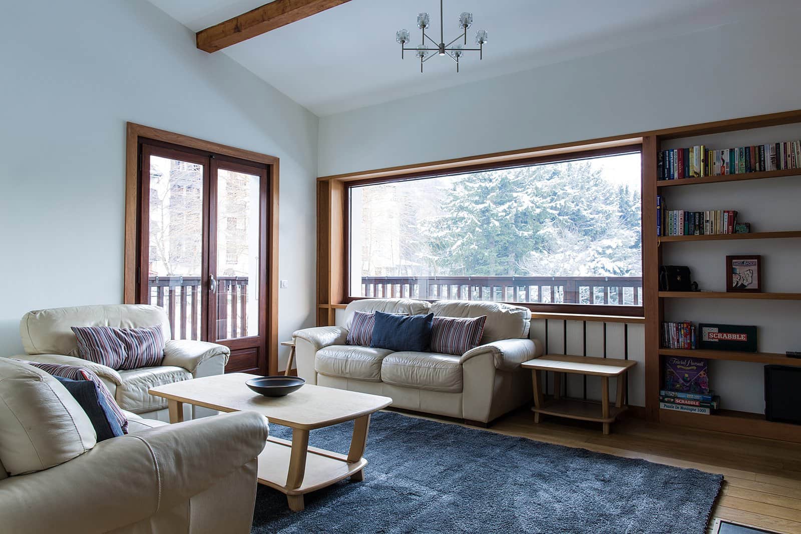 https://l.icdbcdn.com/oh/9bcbde4c-1988-4a50-bed2-c744191bd26a.jpg?w=2080-3