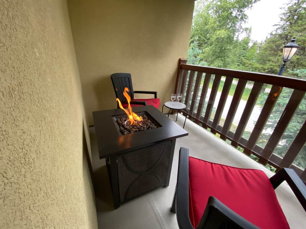 Easy comfort. Unwind. Listen to the birds and frogs.