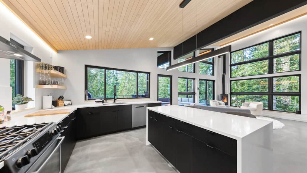 RAVN HAUS - Canopy - Kitchen Island Range Living Room Modern FIreplace Treetop View _ VRBO RAVN HAUS - Canopy - Kitchen Island Range Living Room Modern FIreplace Treetop View _ VRBO