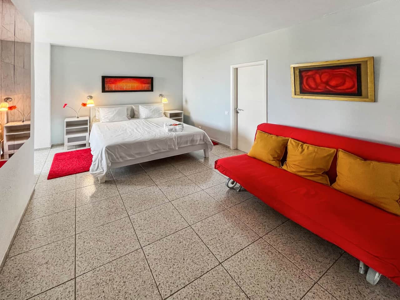 Spacious sleeping room 
