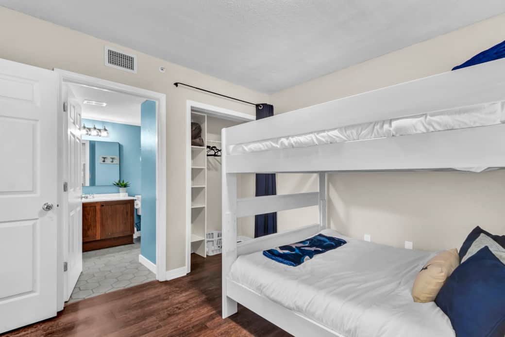 The Bunk Room has access to the shared Bathroom The Bunk Room has access to the shared Bathroom