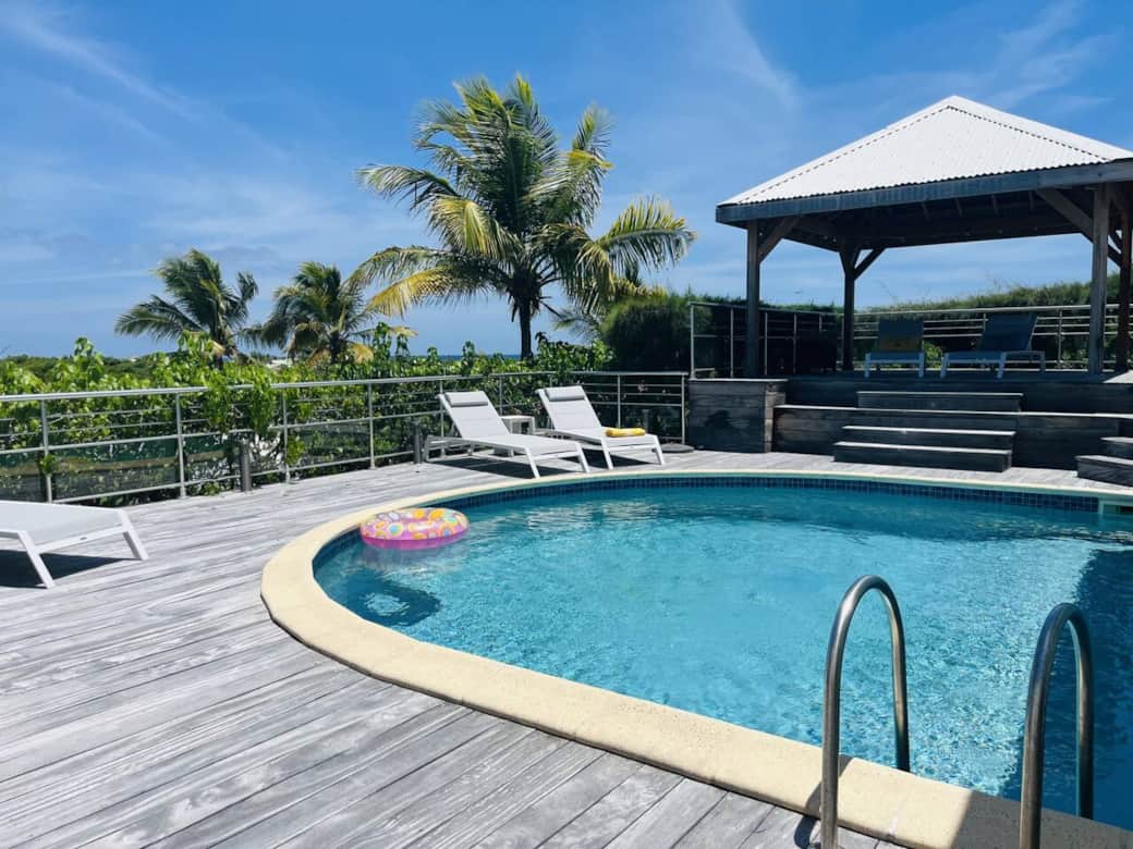 Private pool with deck chairs Nymphea 