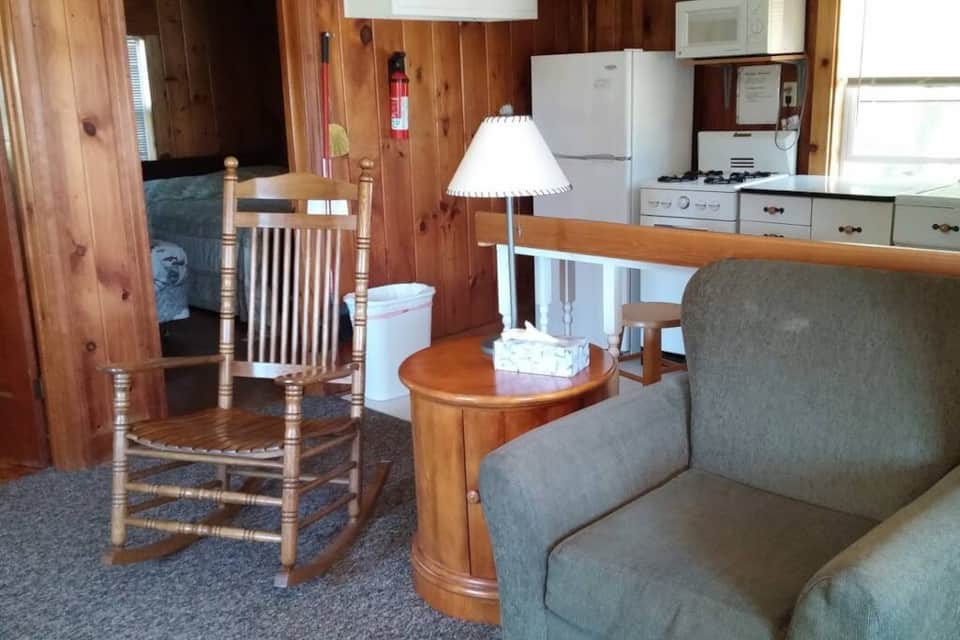 Osprey Lakeside cottage WIFI, kitchen Vacation Home in Phillips