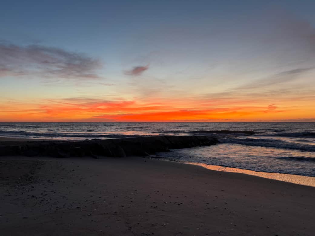 Imagine rising early to see this magnificent sun rise, just two blocks from the house. Imagine rising early to see this magnificent sun rise, just two blocks from the house.