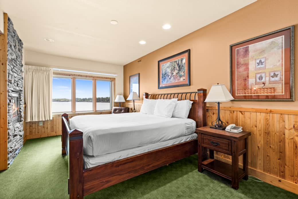 Mesmerizing views of the lake from King Suite