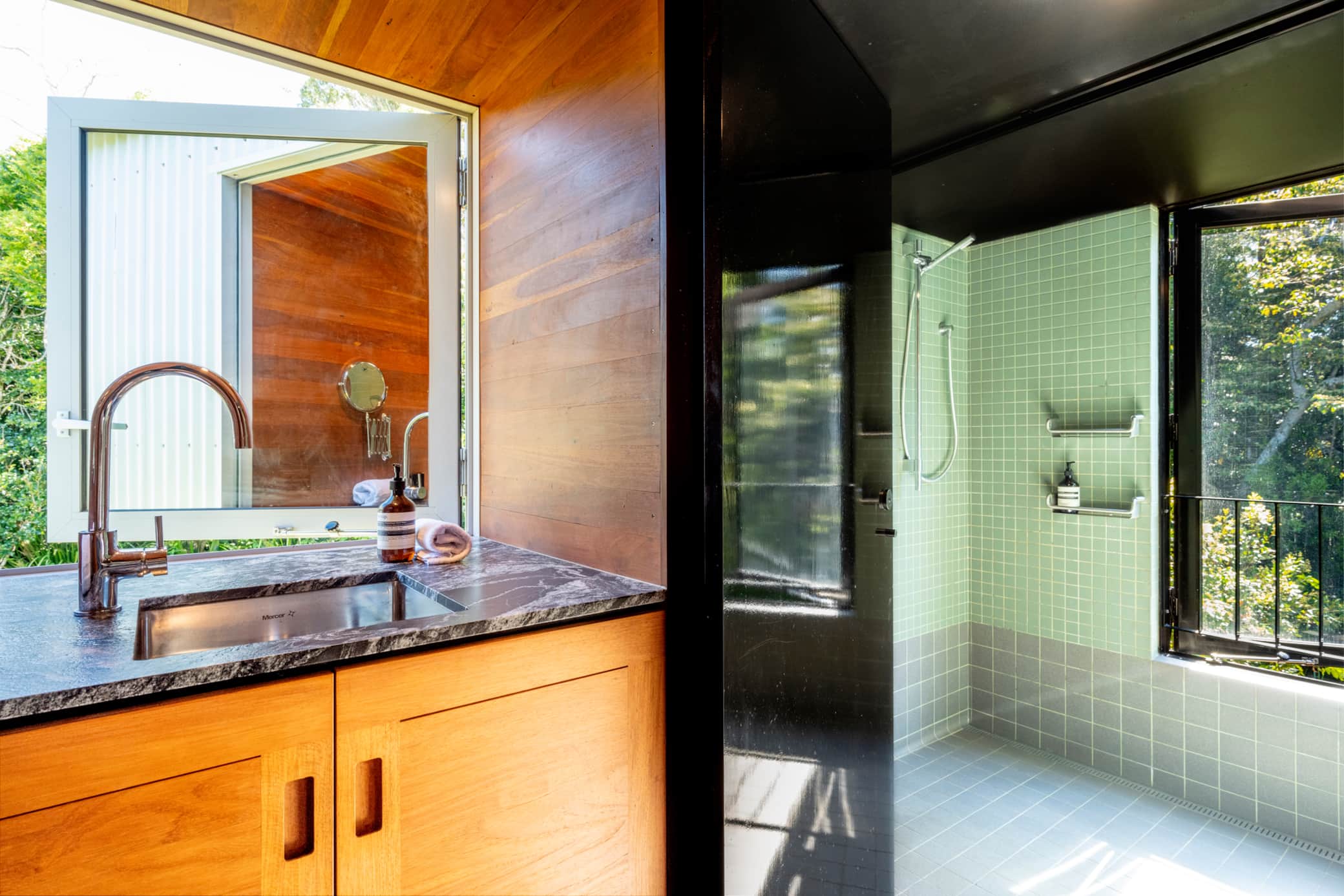 LRH Master ensuite.jpg