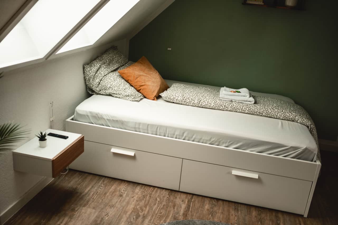 Wohn- und Schlafbereich im Teck Loft mit Bettkasten