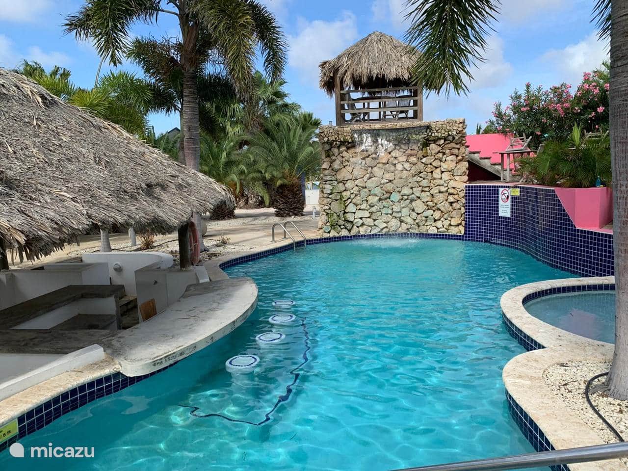 Shared swimmingpool