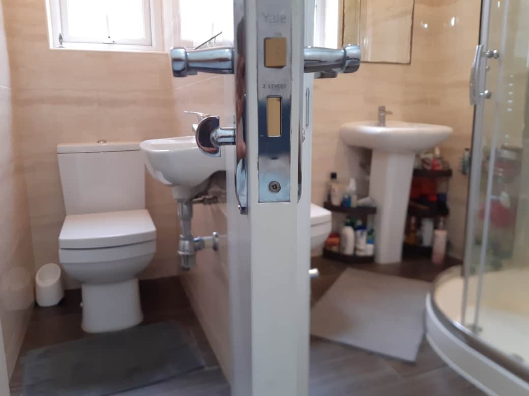 Shower & Seperate WC Shower & Seperate WC