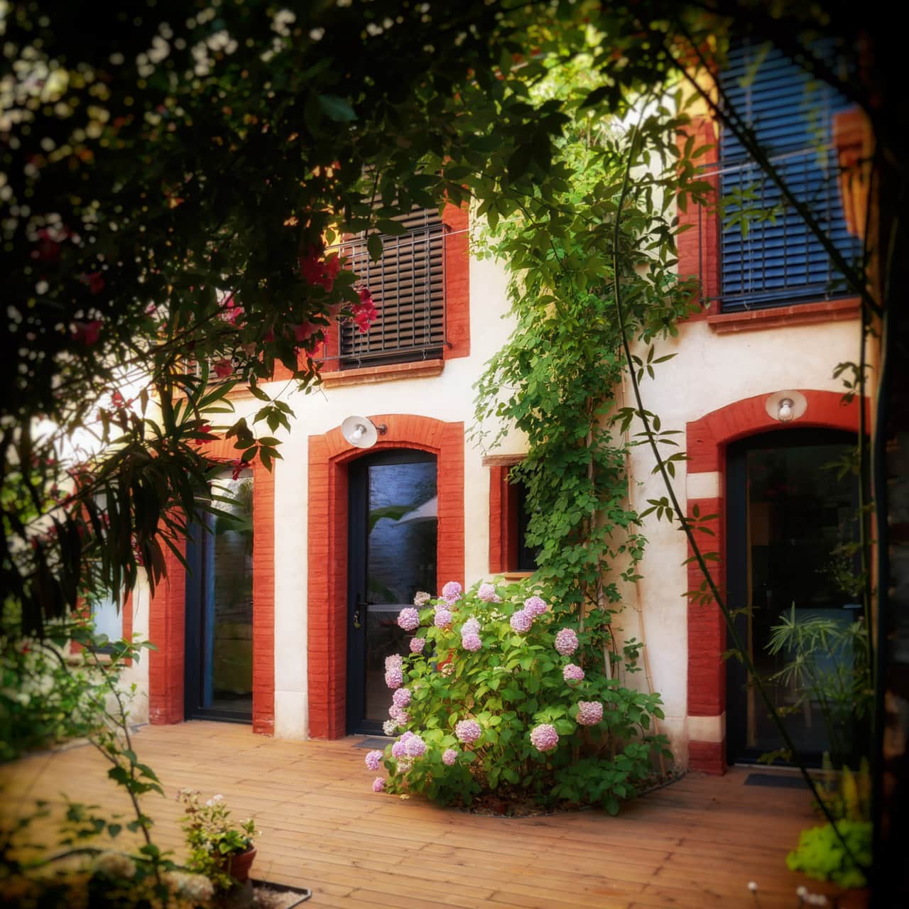 Une terrasse dans la ville 
