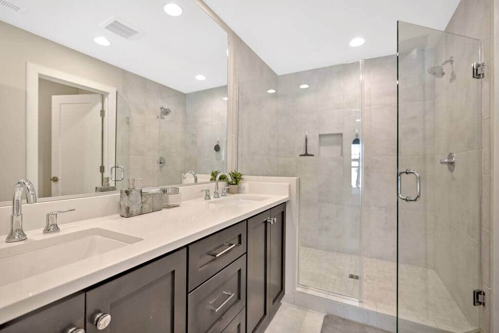Master Bathroom Master Bathroom