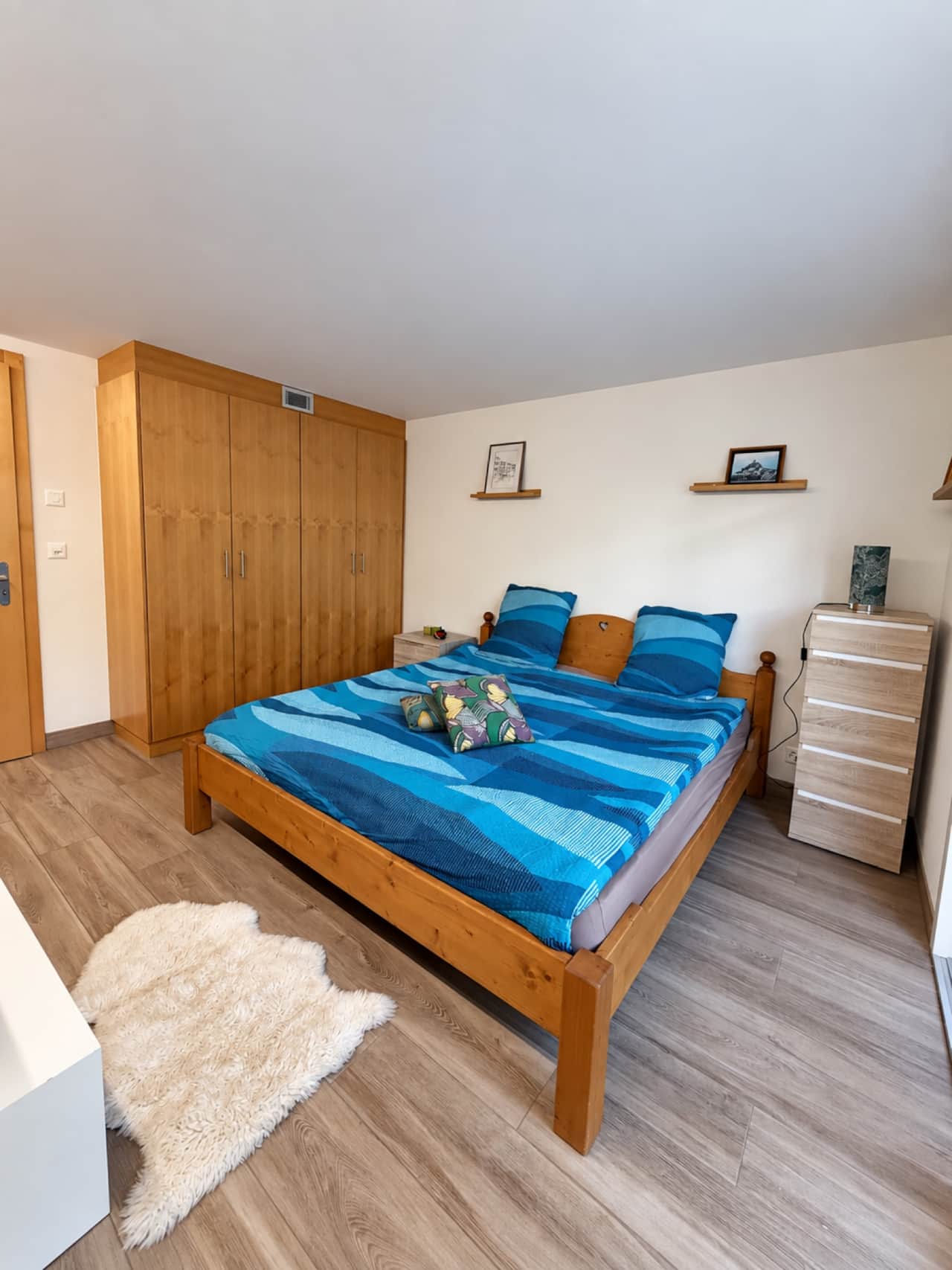 Chambre principale avec lit double