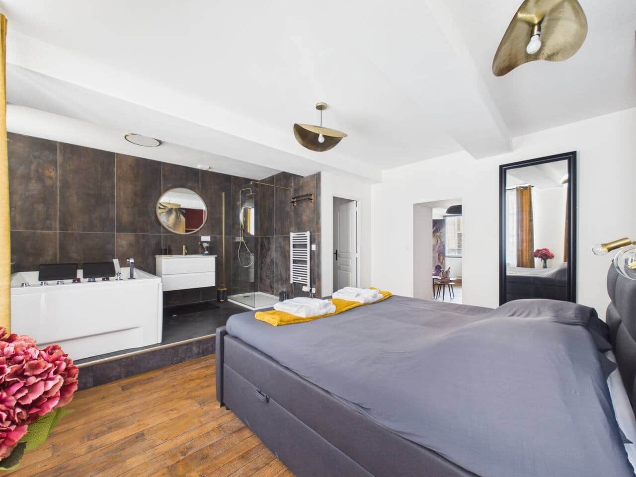 Suite Street Chambre Jacuzzi