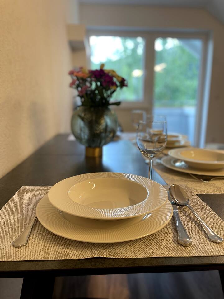 Set dining table