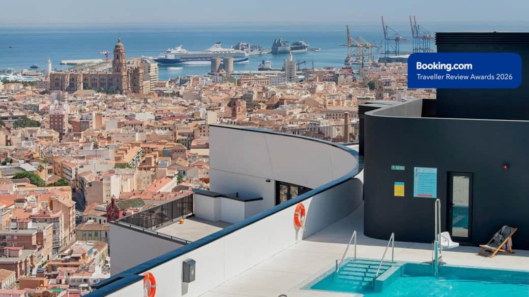 Malaga rooftop pool city view apartment h