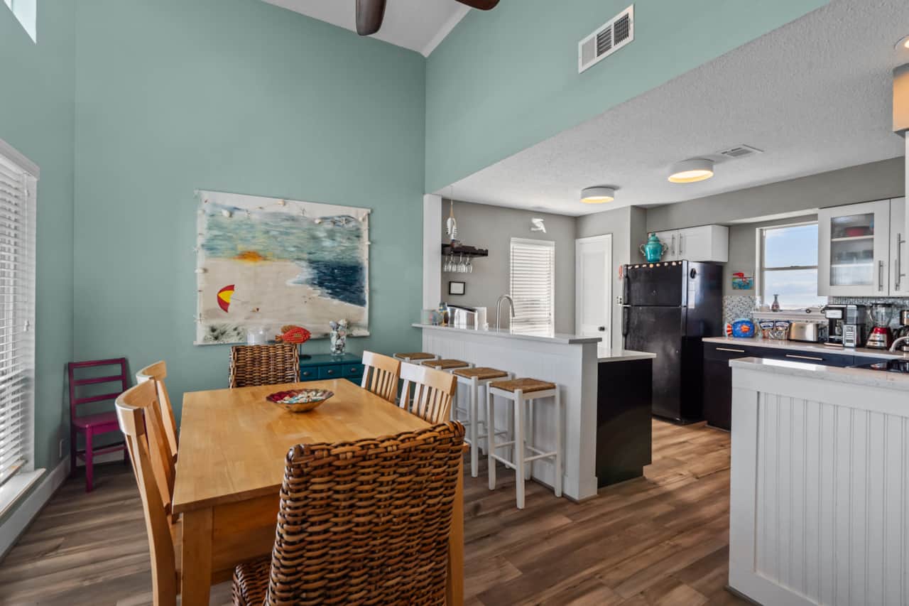 Dining room, Breakfast bar, kitchen.