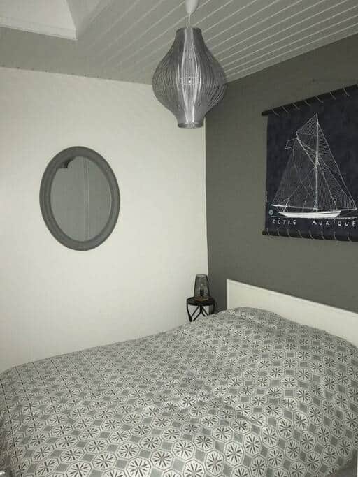 Les Lauriers N°3 - A bedroom