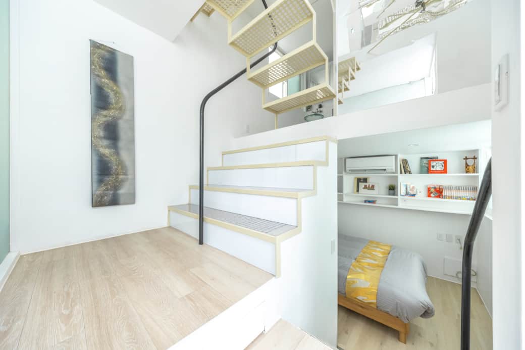 The staircase acts as both function and sculpture — a dialogue between art and architecture The staircase acts as both function and sculpture — a dialogue between art and architecture