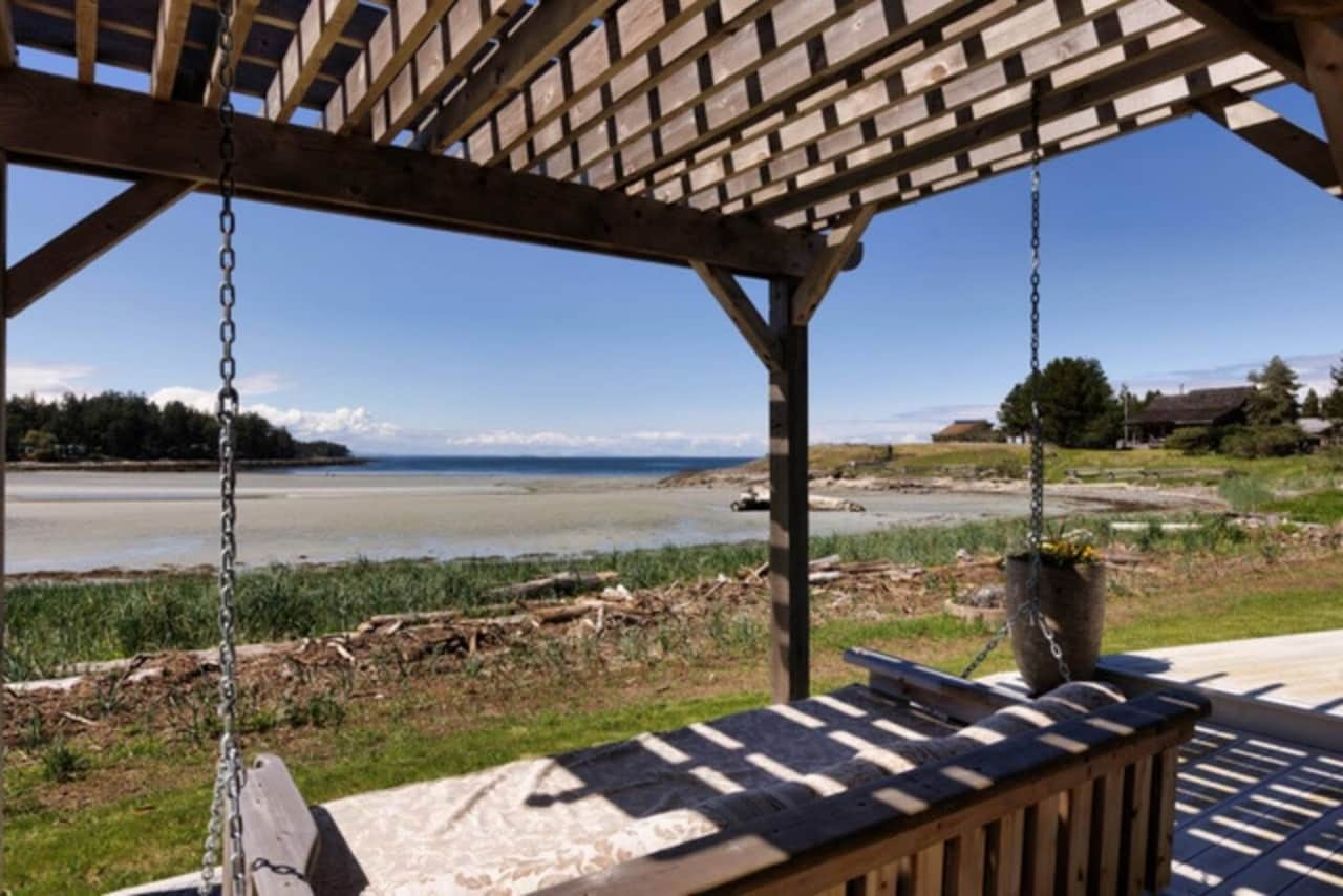 Lounger swing views