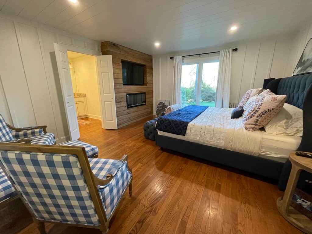 MASTER BEDROOM 1 (King)