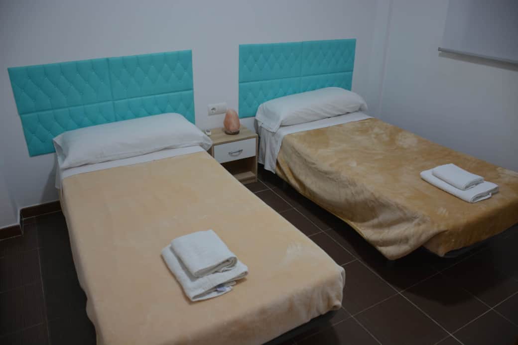 Dormitorio con dos camas