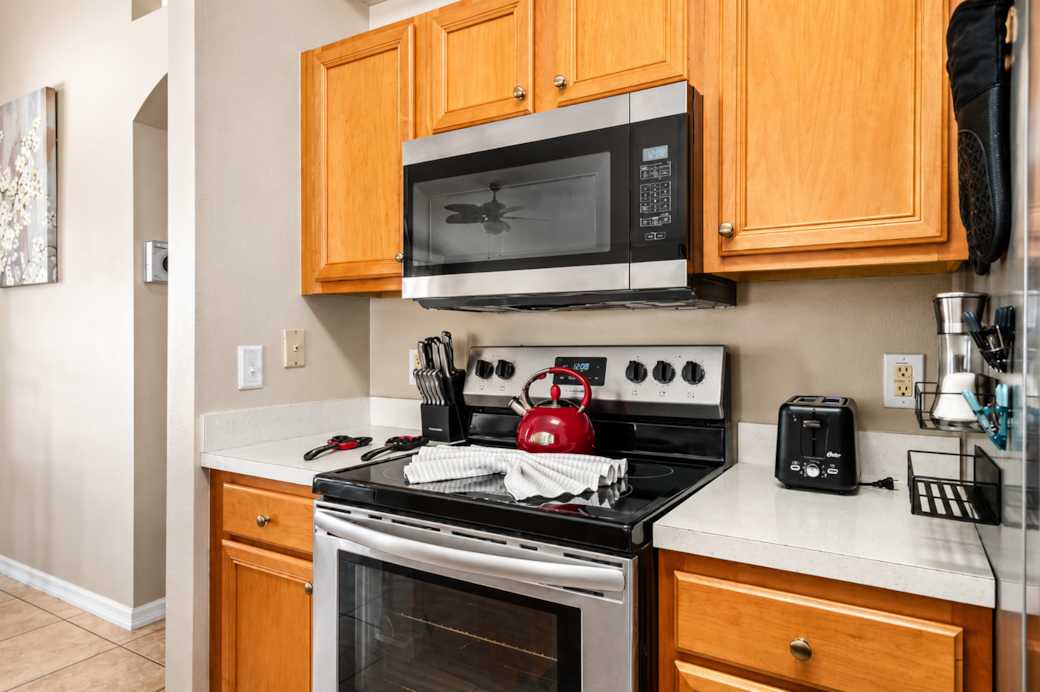Kitchen oven