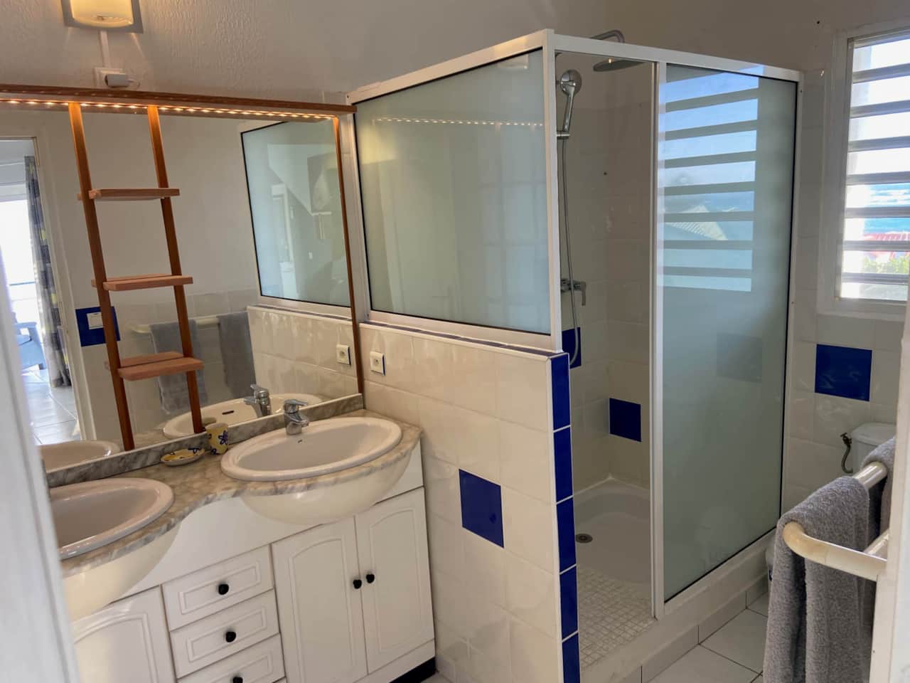 Oseyan bathroom