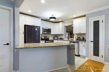 Modern and Spacious Kitchen