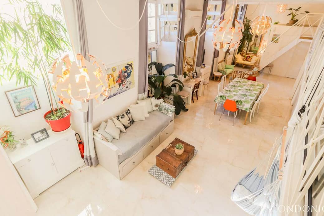 Deuxième salon cathédrale , 4 mètres  de hauteur de plafond. 