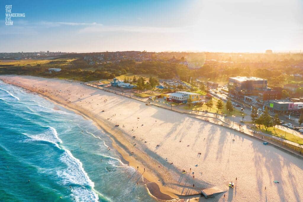 Maroubra Beach renowned as a surf beach as well as a great beach volleyball scene Maroubra Beach renowned as a surf beach as well as a great beach volleyball scene