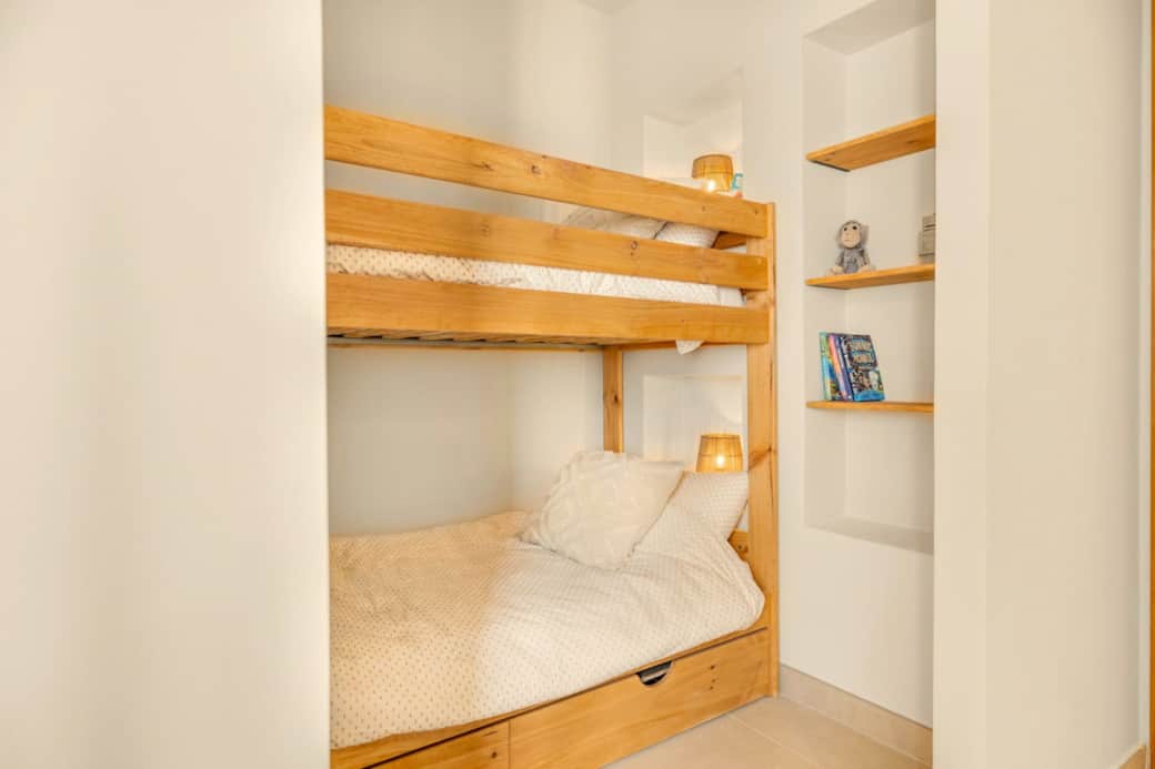 Sleeping area with bunkbed Sleeping area with bunkbed