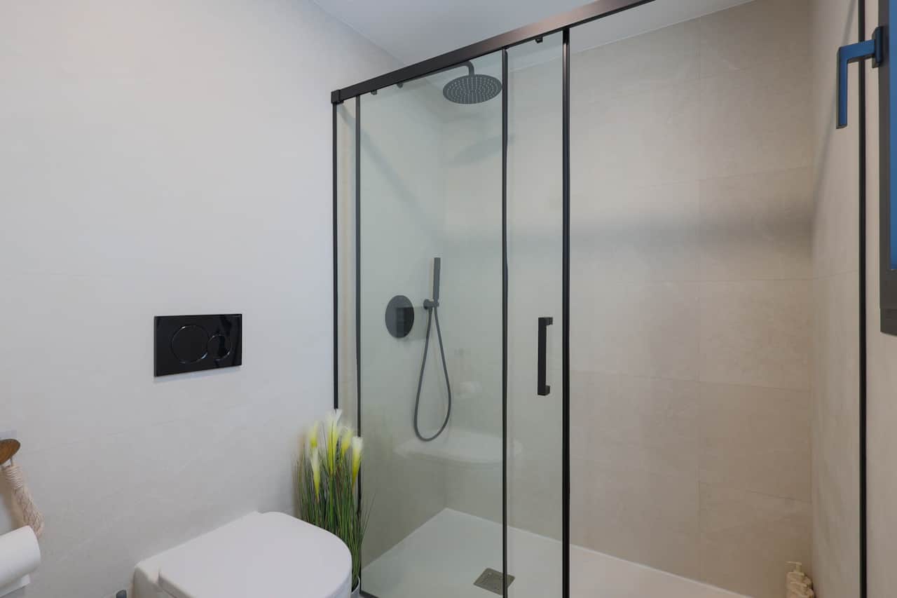 Bathroom1a