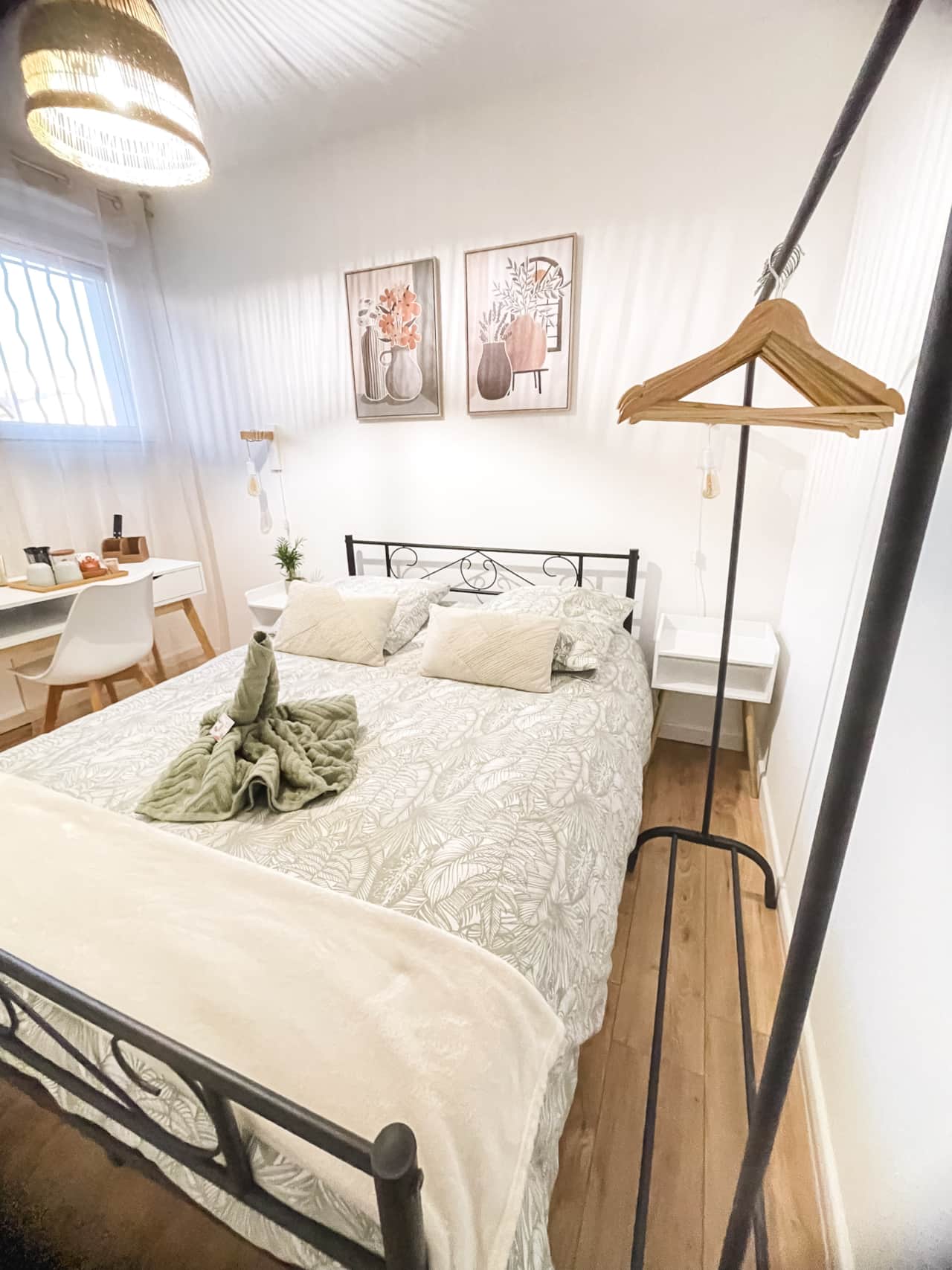 Room equipped with large comfortable bed