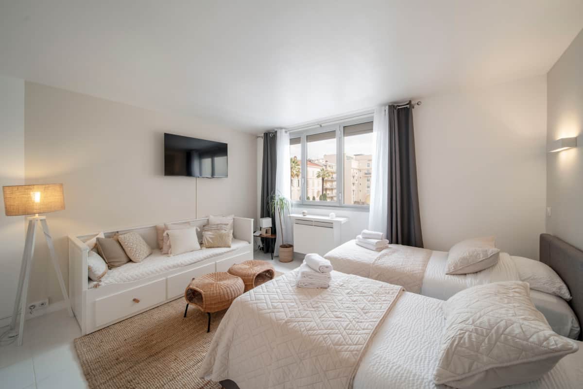 Living room — refined décor, Azur Evasion Cannes