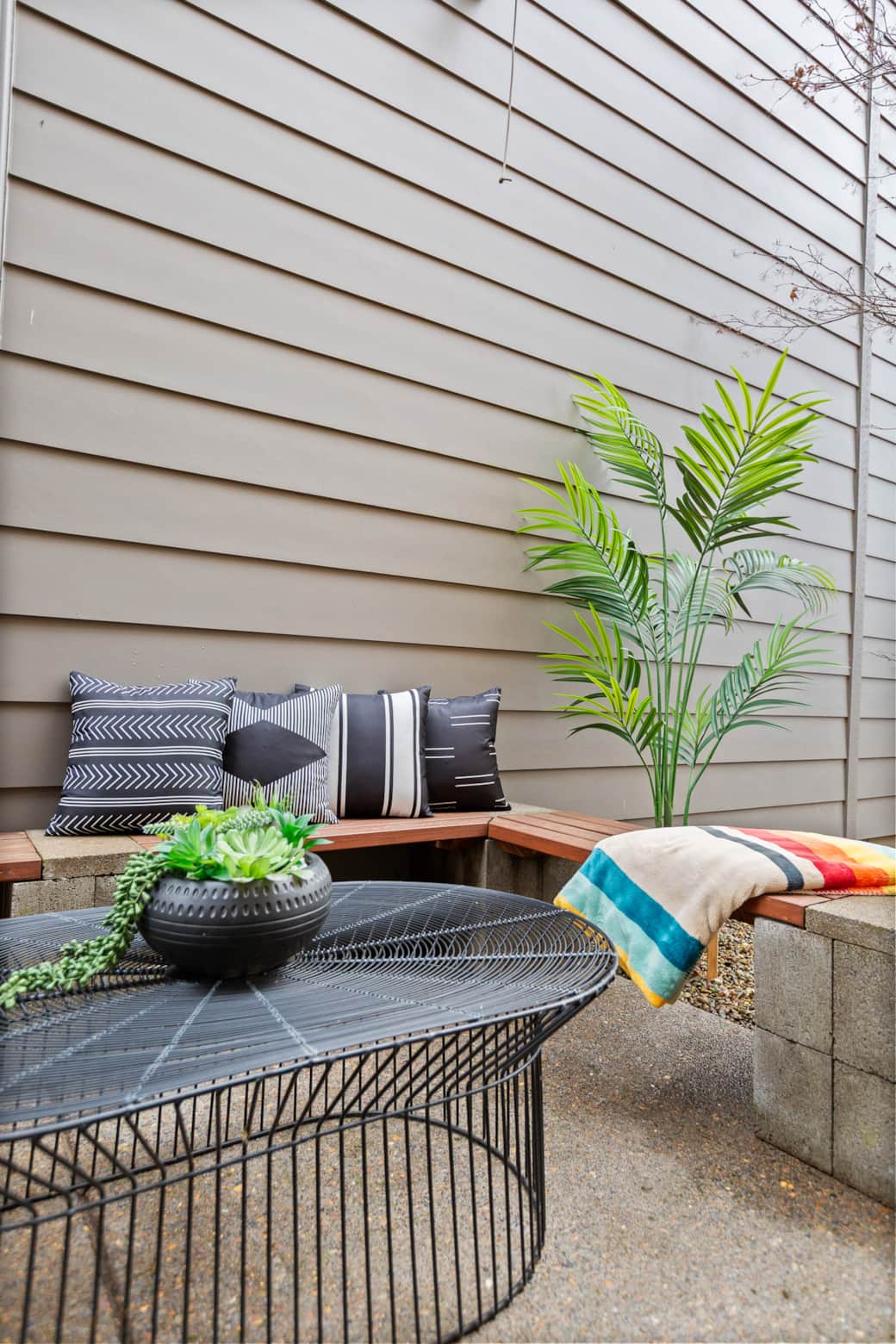 SIDE PATIO 1