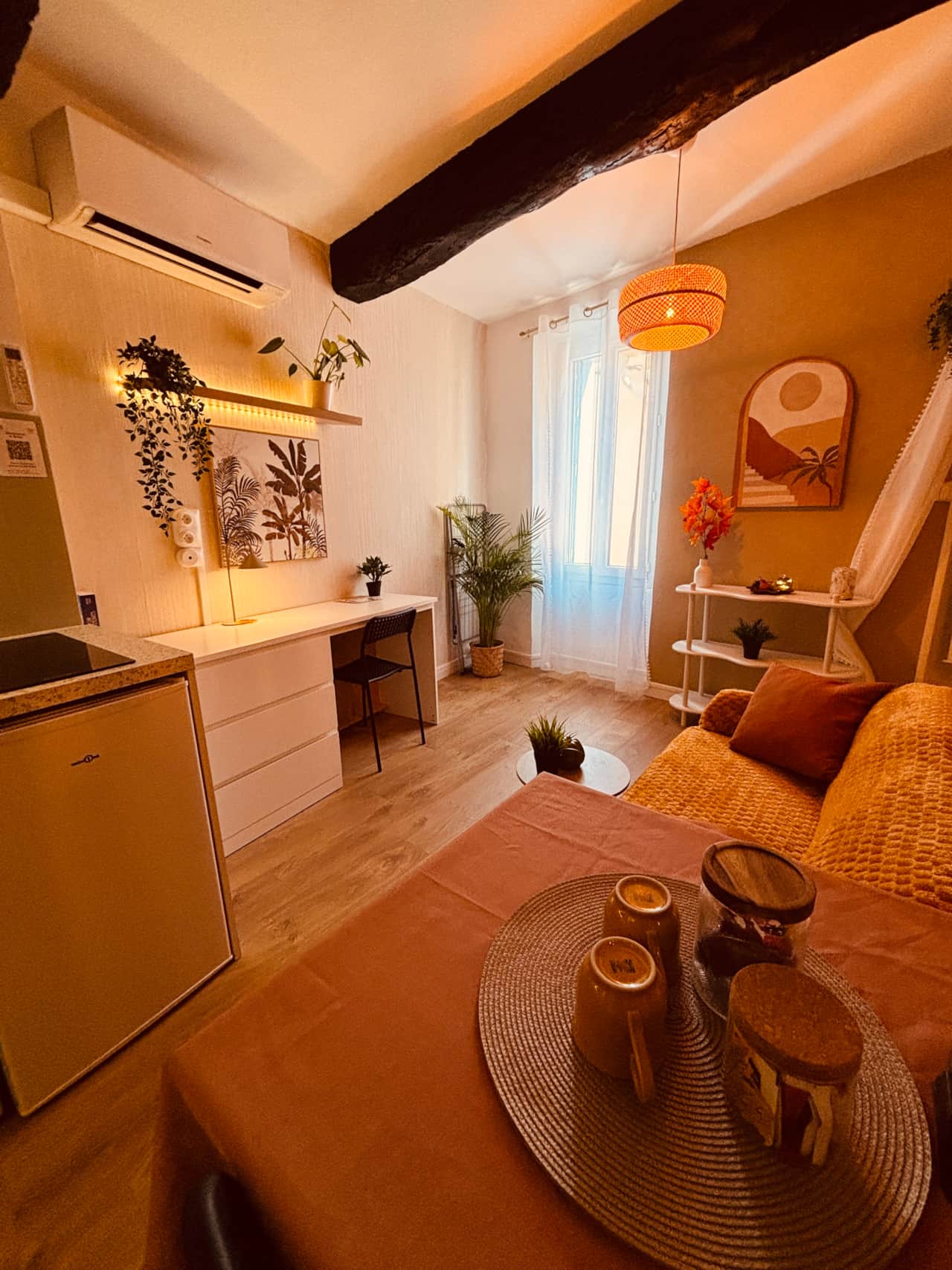 Bureau commode et canapé 