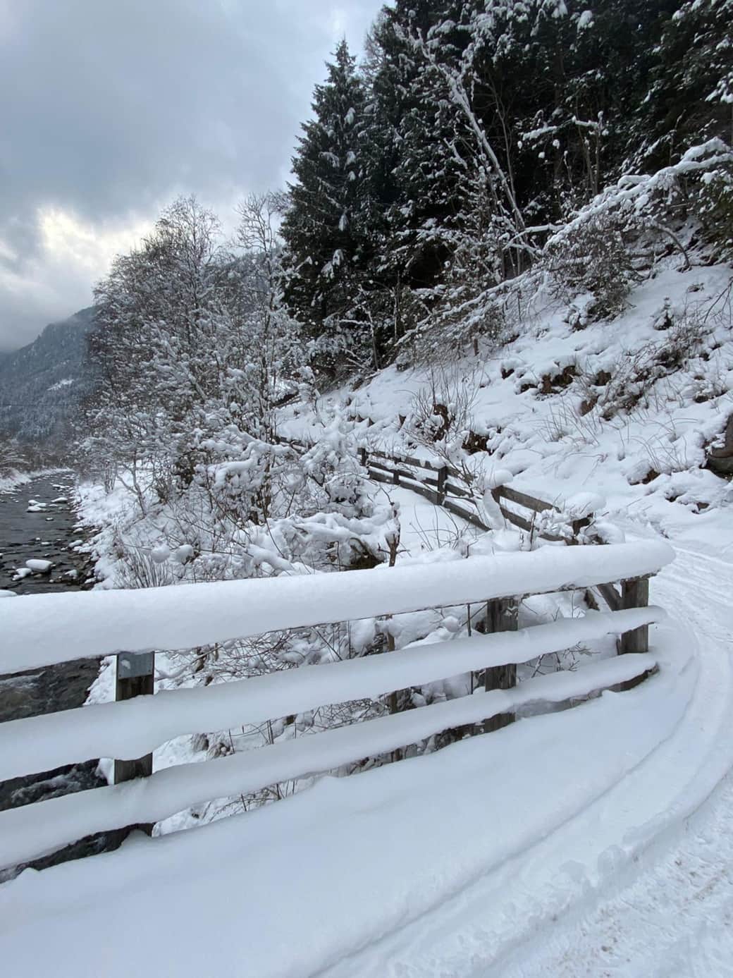 Die Zufahrt zum Haus im Winter Die Zufahrt zum Haus im Winter