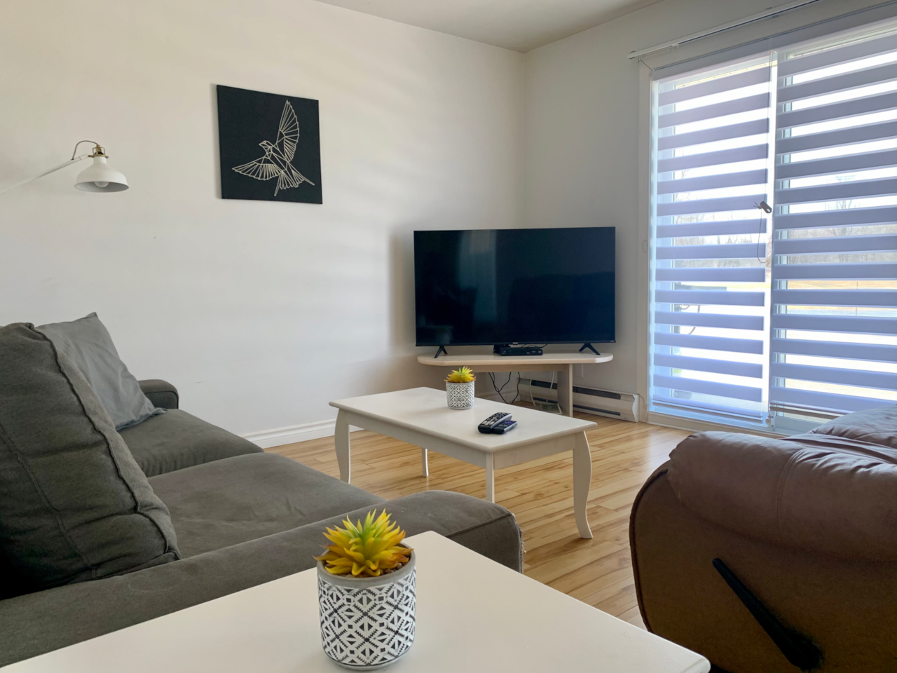 Condo 190 salon 2