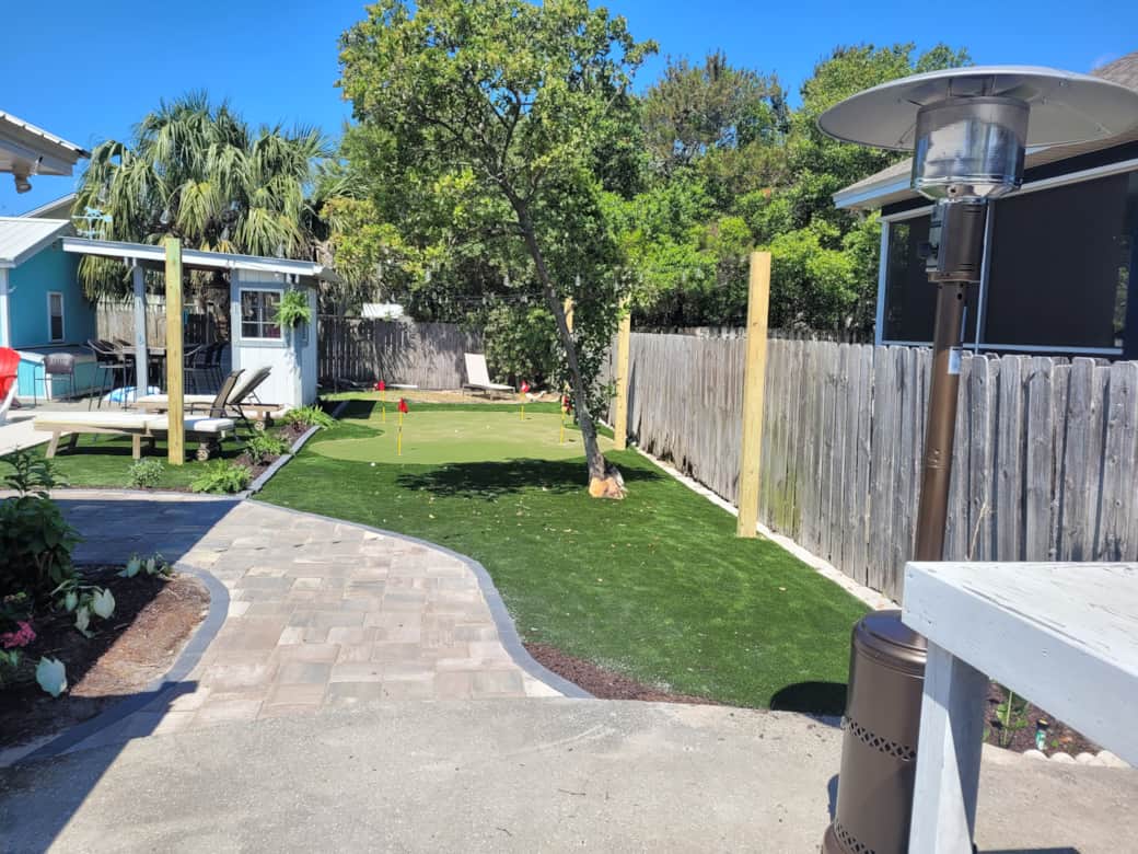 Putting green day & fire pit Putting green day & fire pit