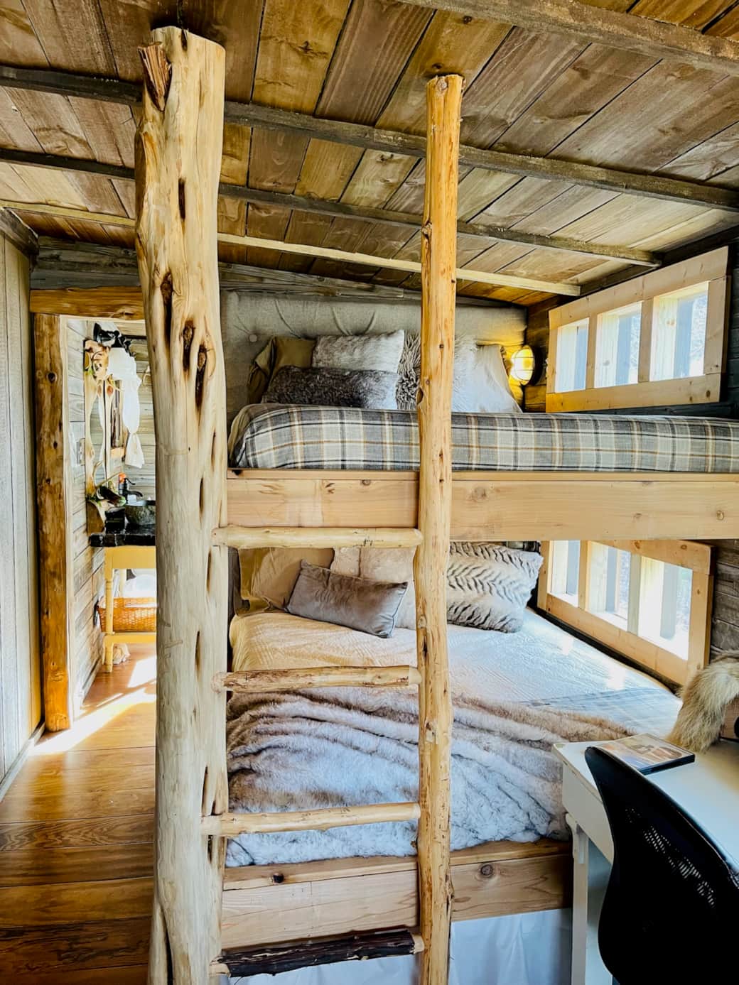 Downstairs full sized bunks with cute windows to watch wildlife outside Downstairs full sized bunks with cute windows to watch wildlife outside