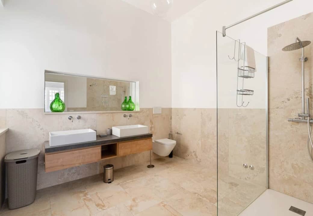 The Earth room en-suite 